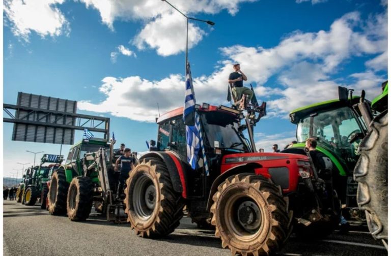 Αγροτικά μπλόκα: Άνοιξαν για ώρες τα διόδια – Κρίσιμη σύσκεψη σήμερα Κυριακή στη Νίκαια Λάρισας