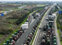 Αγρότες ξαναχτυπούν στο τελωνείο Ευζώνων: Η κυκλοφορία θα διακοπεί,η κυβέρνηση σε συναγερμό