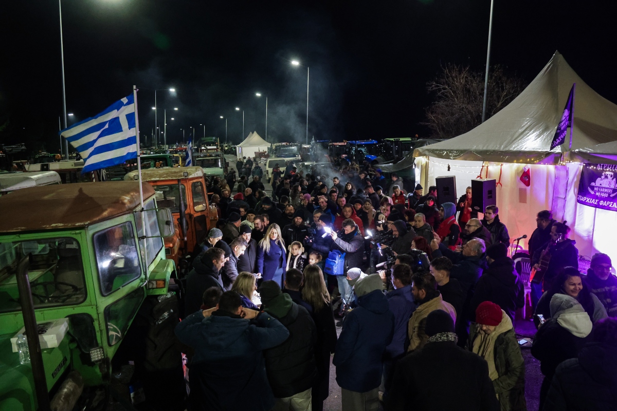 Αγρότες στα μπλόκα: Πρωτοχρονιά στους δρόμους με απειλή κλιμάκωσης – Ποιοι άξονες παραμένουν ανοιχτοί