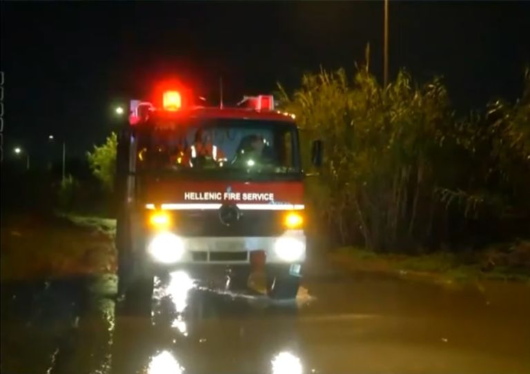 Πλημμύρες στον Άλιμο: Κατέρρευσε μάντρα πολυκατοικίας – Σοκαριστικές μαρτυρίες από ενοίκους