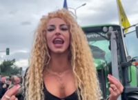 Στα  μπλόκα και η Αναστασία Γιουσέφ: “Στηρίζουμε τους αγρότες – Το 90% είναι απλήρωτοι” [vid]