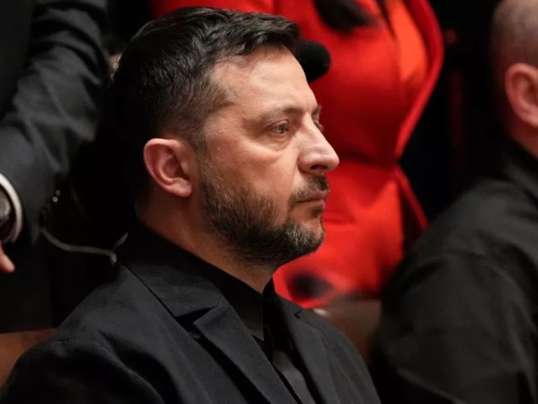 Η «ηλεκτρική καρέκλα» του Ζελένσκι: Ποιος θα καθορίσει το μέλλον του Προεδρικού Γραφείου;