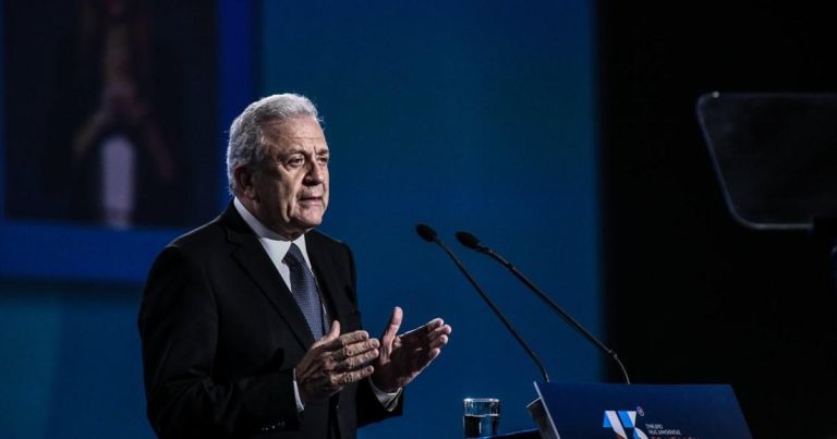 Γαλάζιο αντάρτικο στο αγροτικό: Ο Αβραμόπουλος καλεί το Μαξίμου να τερματίσει τη σύγκρουση