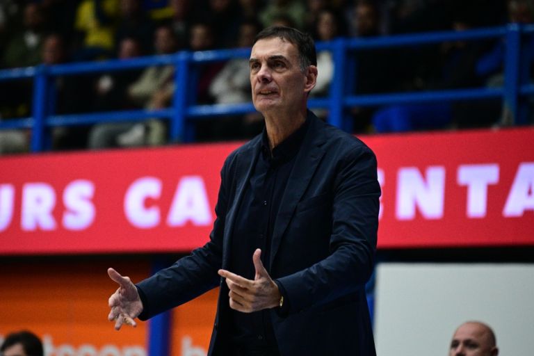 Ο Μπαρτζώκας ξεσπά για οπαδό: «Μου προκαλεί αηδία να με βρίζει χυδαία μπροστά σε παιδιά» [vid]