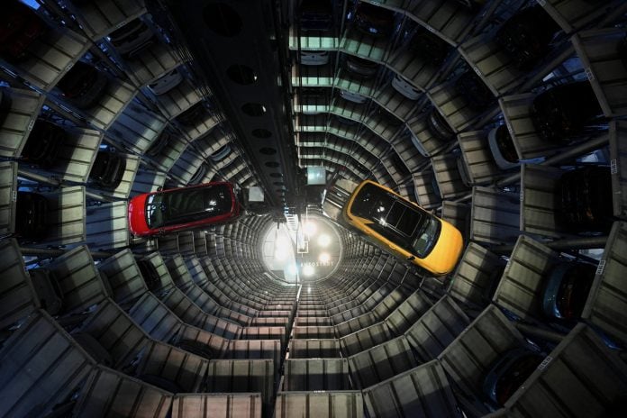 ΕΕ: Τέλος στην απαγόρευση βενζινοκίνητων από 2035 – Von der Leyen μαλακώνει με 90% μείωση CO2