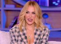 Τζένη Μπότση: «Στις ερωτικές σκηνές με Στράτο Τζώρτζογλου ξεχνούσα ακόμα και το όνομά μου!»