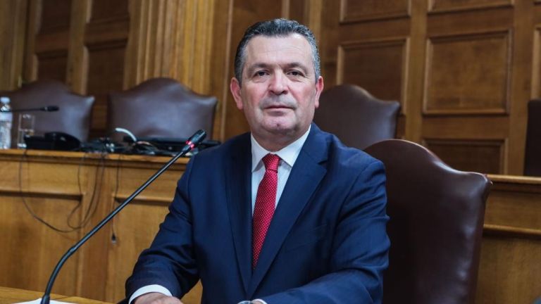 «Σφίγγα» ο Μπουκώρος στην Εξεταστική – Δεν αποκαλύπτει την κυβερνητική πηγή