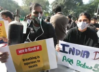 Δελχί σε κατάσταση ασφυξίας: Ο αέρας «αρρωσταίνει» την πόλη με 200.000 οξέα περιστατικά σε τρία χρόνια