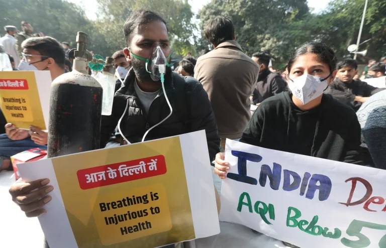 Δελχί σε κατάσταση ασφυξίας: Ο αέρας «αρρωσταίνει» την πόλη με 200.000 οξέα περιστατικά σε τρία χρόνια