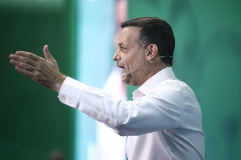 Ο Δούκας ανεβαίνει στις δημοτικότητες – Μείωση αρνητικών γνώμων και σύγκριση με Χαρδαλιά