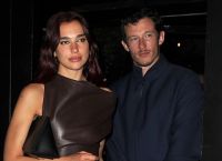 Ντούα Λίπα–Καλούμ Τέρνερ: Ο αισθησιακός χορός μαγνήτισε τα βλέμματα–«Είναι φτιαγμένοι ο ένας για τον άλλον»