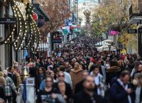 Χριστουγεννιάτικος τζίρος στο λιανεμπόριο ~4,5 δισ. € – αυξημένη ζήτηση τροφίμων, ηλεκτρονικών και δώρων