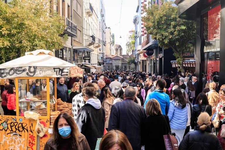 Εορταστικό ωράριο 2025: Πότε ξεκινά σε Αθήνα και Θεσσαλονίκη