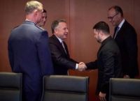 Πολιτικό παζάρι στο Βερολίνο για την Ουκρανία – Τα εδάφη, το Άρθρο 5 και οι κόκκινες γραμμές