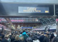 Eurostar: Επανεκκίνηση δρομολογίων – Εγκλωβισμένοι οι επιβάτες στους συρμούς για τουλάχιστον έξι ώρες