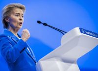 Ε.Ε.: Αποδομείται η Δημοκρατία; Κυρώσεις σε Αναλυτή και η Ενωμένη Ευρώπη σε Κρίση