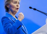 Ε.Ε.: Αποδομείται η Δημοκρατία; Κυρώσεις σε Αναλυτή και η Ενωμένη Ευρώπη σε Κρίση