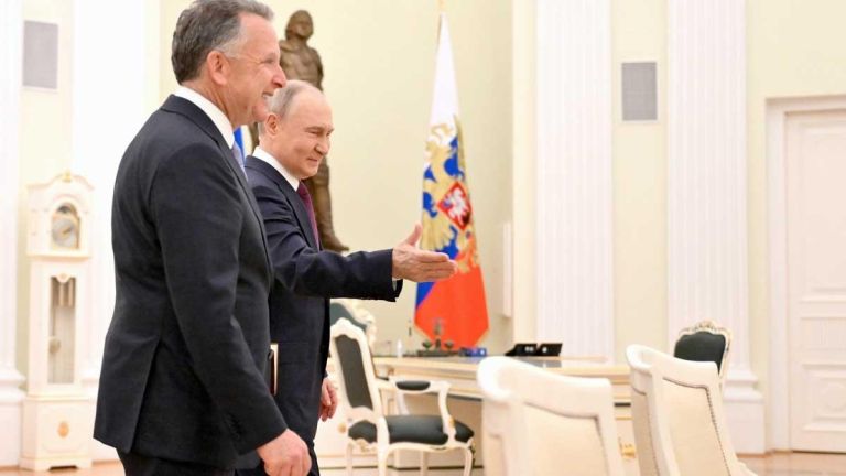 Η Ουάσιγκτον αισιόδοξη,ο Ζελένσκι επιφυλακτικός: Ο Γουίτκοφ μεταφέρει στον Πούτιν «εύθραυστο» σχέδιο ειρήνης