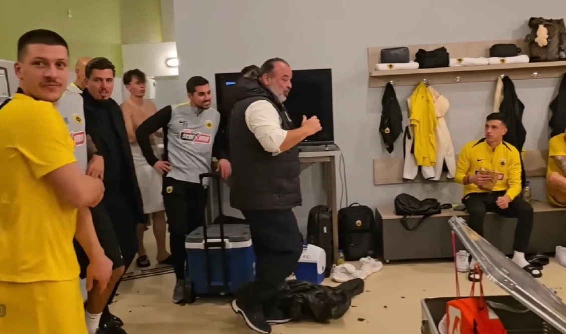 «ΧΑΜΟΣ στην ΑΕΚ: Ο Ηλιόπουλος μοίρασε ΠΡΙΜ–ΜΑΜΟΥΘ στα αποδυτήρια! Δεν πίστευαν στα αυτιά τους οι παίκτες!»