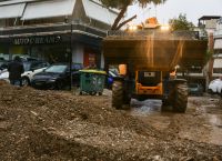 Κακοκαιρία Byron: Μηνύματα 112 σε Καρδίτσα και Φθιώτιδα – Πλημμύρισε η Μάνδρα, δρόμοι ποτάμια στην Αττική