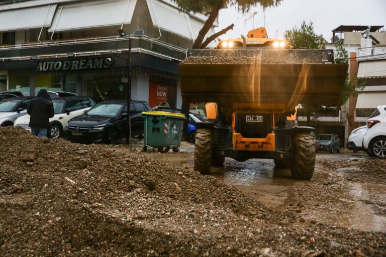 Κακοκαιρία Byron: Μηνύματα 112 σε Καρδίτσα και Φθιώτιδα – Πλημμύρισε η Μάνδρα, δρόμοι ποτάμια στην Αττική