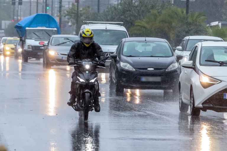 «Καταιγίδα στην Αττική»: 1,5 μήνας βροχής σε λίγες ώρες – Πού χρειάζεται μεγάλη προσοχή
