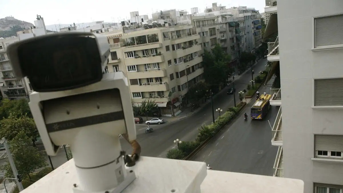 Κάμερες καταγράφουν πάνω από 10.000 παραβάσεις κόκκινου – Το νέο σύστημα που αλλάζει την οδική επιτήρηση