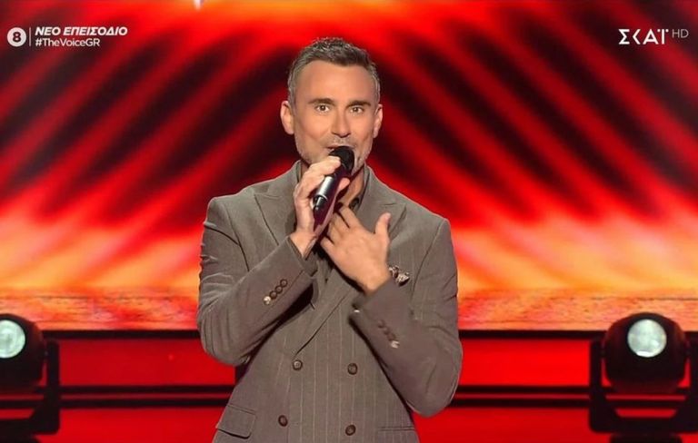 The Voice – Με λαρυγγίτιδα ο Καπουτζίδης: «Να το πάω έτσι; νιώθω πολύ σέξι μ’ αυτή τη φωνή»