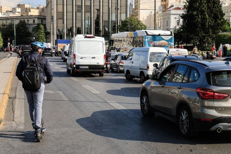 Αντίστροφη μέτρηση για τα τέλη κυκλοφορίας – Πώς θα πληρώσετε λιγότερα