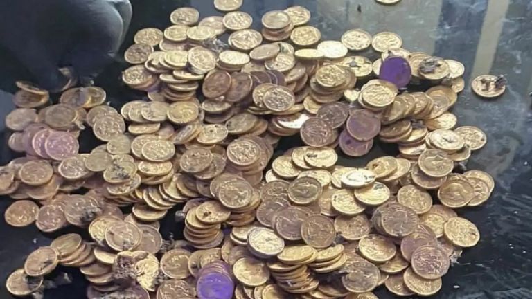 Απάτη μισού εκατομμυρίου στη Θεσσαλονίκη: Μαϊμού εργαζόμενοι ΔΕΔΔΗΕ άρπαξαν από 70χρονη λίρες και κοσμήματα