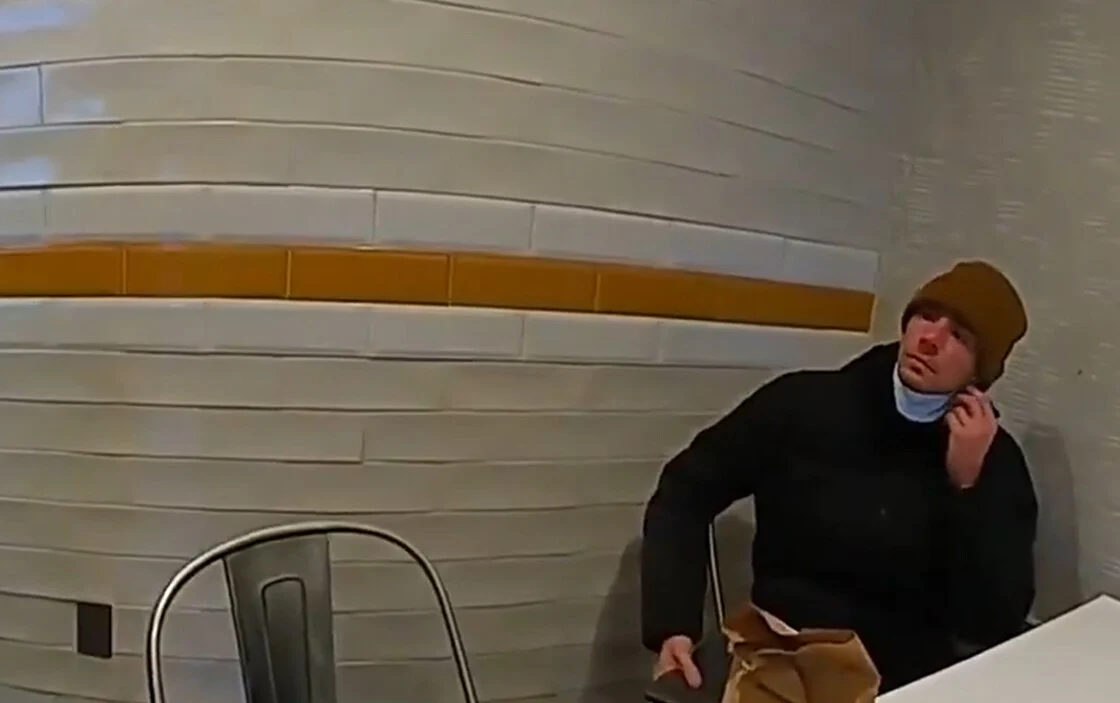 Το bodycam βίντεο που «έπιασε» τον δολοφόνο του CEO – Mangione δίνει ψεύτικο όνομα