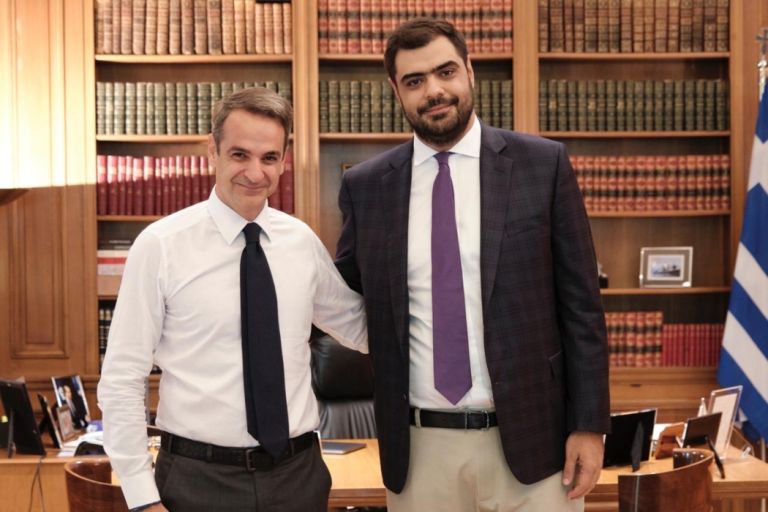 Εσωτερικός θερισμός στη ΝΔ: τα μπλόκα των αγροτών τινάζουν το Μαξίμου και φέρνουν ρήγματα στο κυβερνών κόμμα