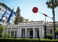 ΣΣΕ, Ιδιωτικά ΑΕΙ και Λουκέτα: Το Μαξίμου Ψάχνει Νέο Πολιτικό Αφήγημα