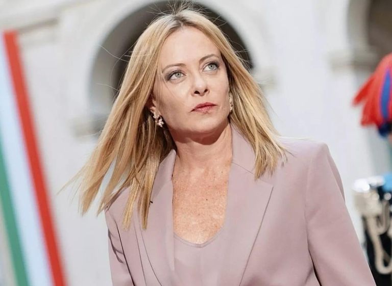 «Πόλεμος για τα Χριστούγεννα»: Πώς η ευρωπαϊκή άκρα Δεξιά μετατρέπει τη γιορτή σε πολιτικό όπλο