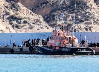 Γαύδος: Πάνω από 350 μετανάστες εντοπίστηκαν σε αλιευτικό σκάφος και διασώθηκαν