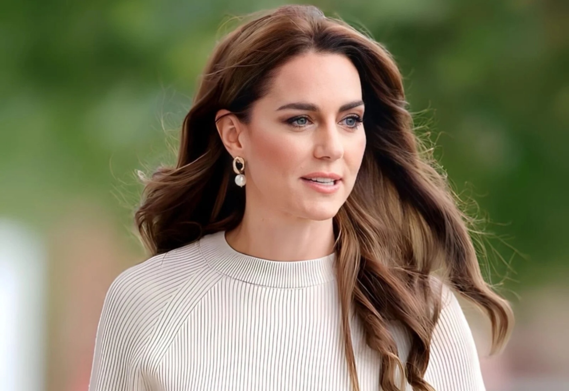 Κέιτ Μίντλετον: Η σιωπηλή επιστροφή και ο συμβολισμός πίσω από τη χριστουγεννιάτικη εμφάνισή της