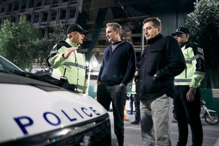 Μητσοτάκης: Επισκέφτηκε μπλόκο της Τροχαίας για αλκοτέστ στην Σταδίου