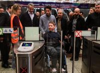 Τηλεματική κάρτα Αναπηρίας:«Τσεκάρισμα» από τον πρωθυπουργό–Διαδρομή με τον Παναγιώτη και τον Πέτρο στο Μετρό