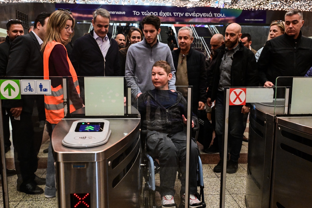 Τηλεματική κάρτα Αναπηρίας:«Τσεκάρισμα» από τον πρωθυπουργό–Διαδρομή με τον Παναγιώτη και τον Πέτρο στο Μετρό