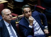 Το Αγροτικό «φλέγεται»: Η κυβέρνηση τρέχει για λύση πριν τα τρακτέρ «κατακλύσουν» τους δρόμους