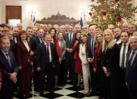 Μητσοτάκης με… ευχές, γούρια και μηνύματα ενότητας σε βουλευτές ΝΔ ενόψει γιορτών