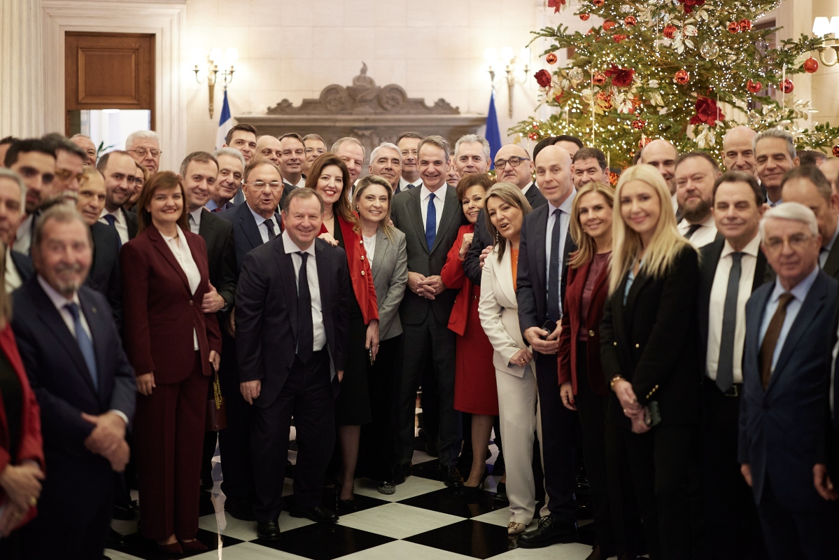Μητσοτάκης με… ευχές, γούρια και μηνύματα ενότητας σε βουλευτές ΝΔ ενόψει γιορτών