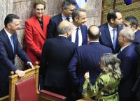 Κυβερνητικό προβάδισμα αλλά με φθορά και ρευστότητα