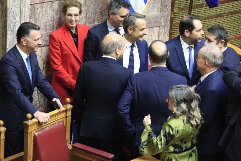 Κυβερνητικό προβάδισμα αλλά με φθορά και ρευστότητα