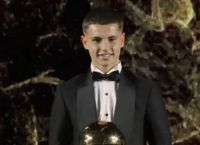 Θρίαμβος Μουζακίτη! Παρέλαβε το Golden Boy Web και συγκλόνισε με την ατάκα για τον Ολυμπιακό!