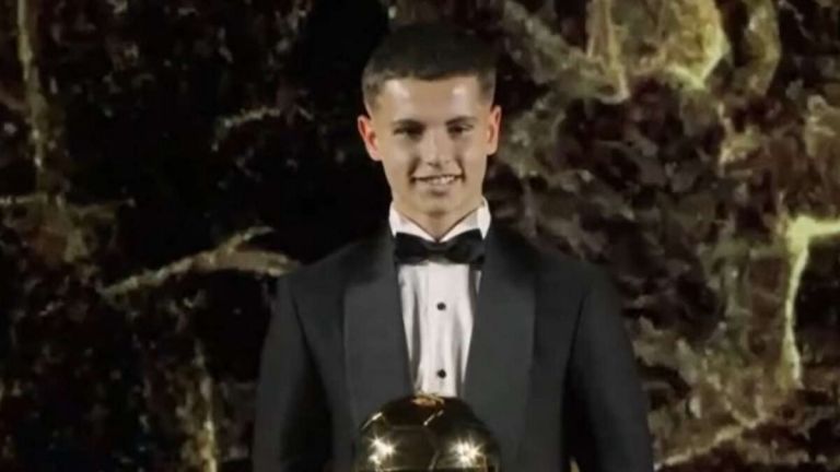 Θρίαμβος Μουζακίτη! Παρέλαβε το Golden Boy Web και συγκλόνισε με την ατάκα για τον Ολυμπιακό!