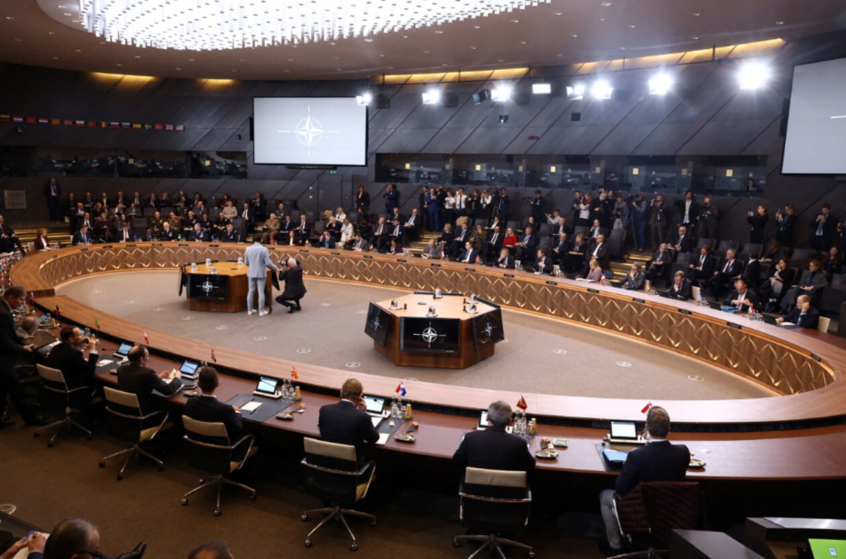 ΝΑΤΟ προς Πούτιν: Νέο πακέτο-μαμούθ 1 δισ. ευρώ για την Ουκρανία