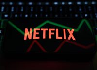 «Θα εμπλακώ ο ίδιος»: Ο Τραμπ «βάζει φωτιά» στην εξαγορά–μαμούθ της Warner Bros από τη Netflix