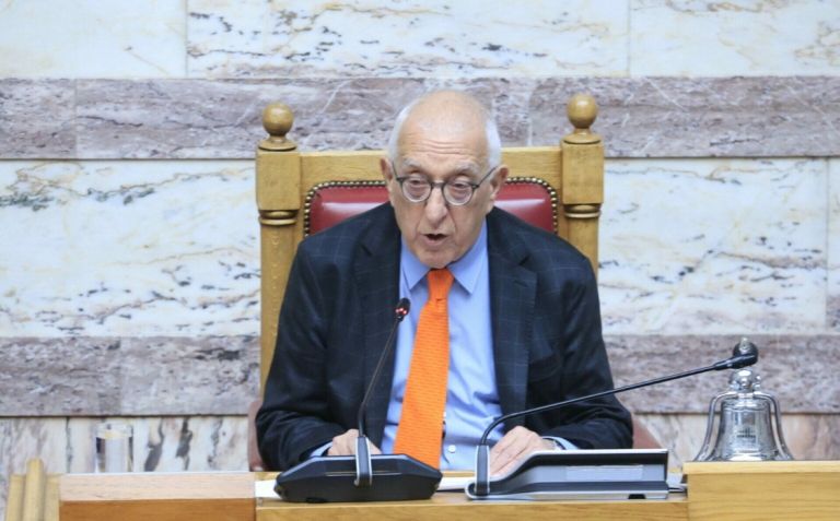 ΣΥΡΙΖΑ κατά Κακλαμάνη: «Μην γίνεσαι εκτελεστικός βραχίονας του Μαξίμου»