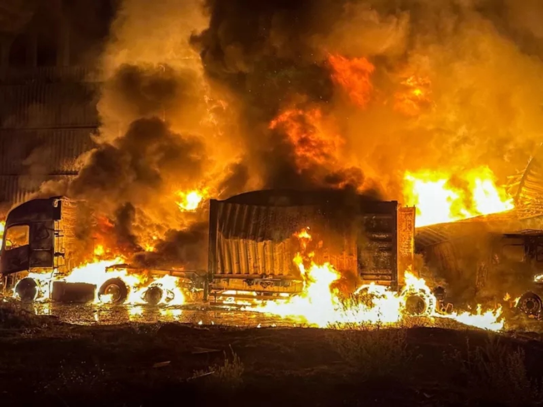 Ρωσικές επιθέσεις στην Ουκρανία πριν τη συνάντηση Ζελένσκι – Τραμπ